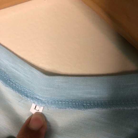 3/$25 🍄 NWOT Women’s Light Blue Metallic Star T-shirt Size Large - Picture 2 of 6